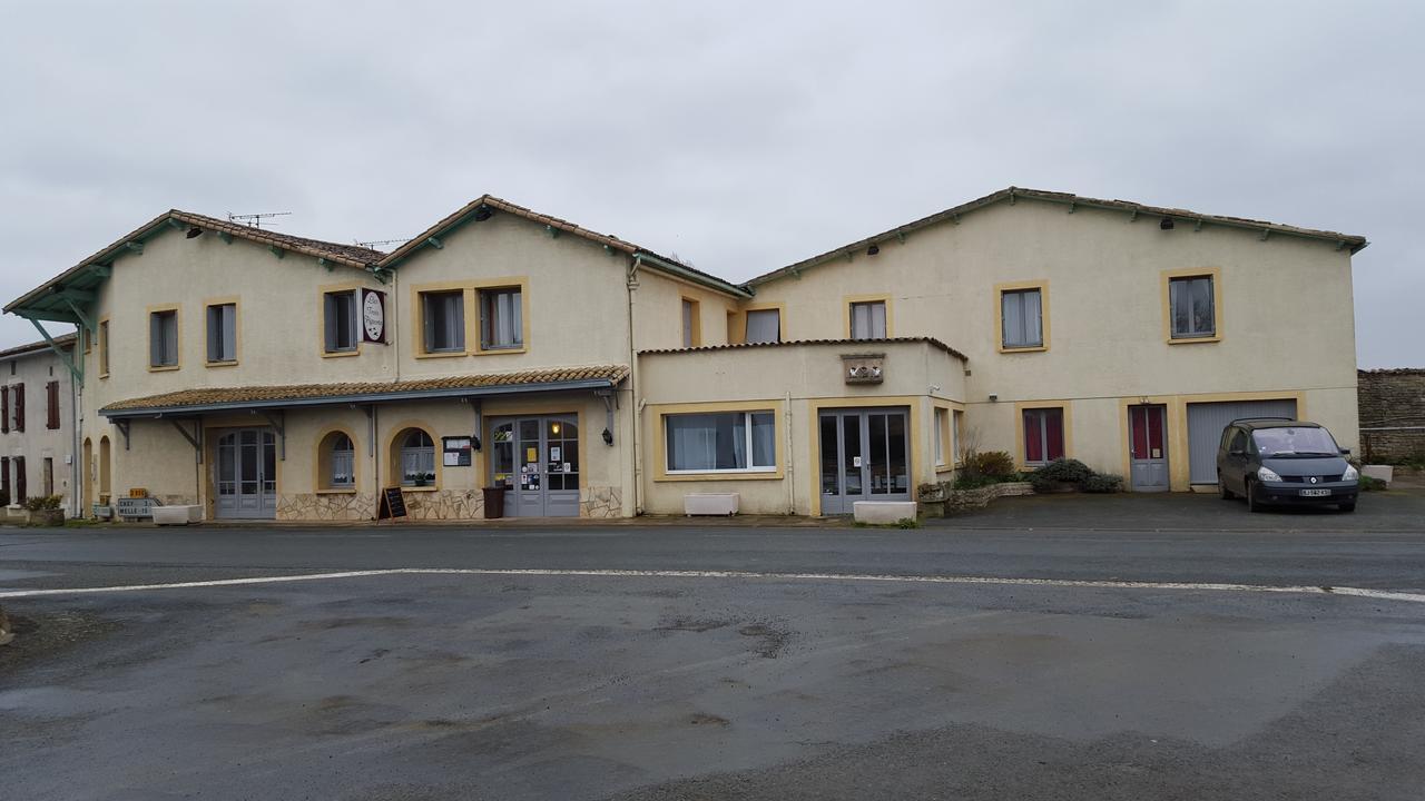 Les 3 Pigeons Hotel Chenay  Buitenkant foto