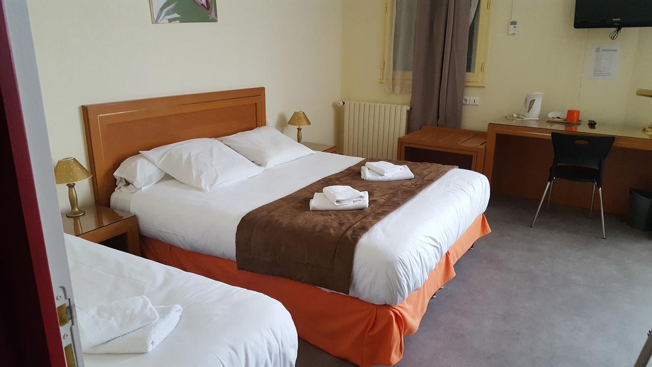 Les 3 Pigeons Hotel Chenay  Buitenkant foto